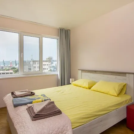 Central Train Station Flat With Port View Varna Exterior photo